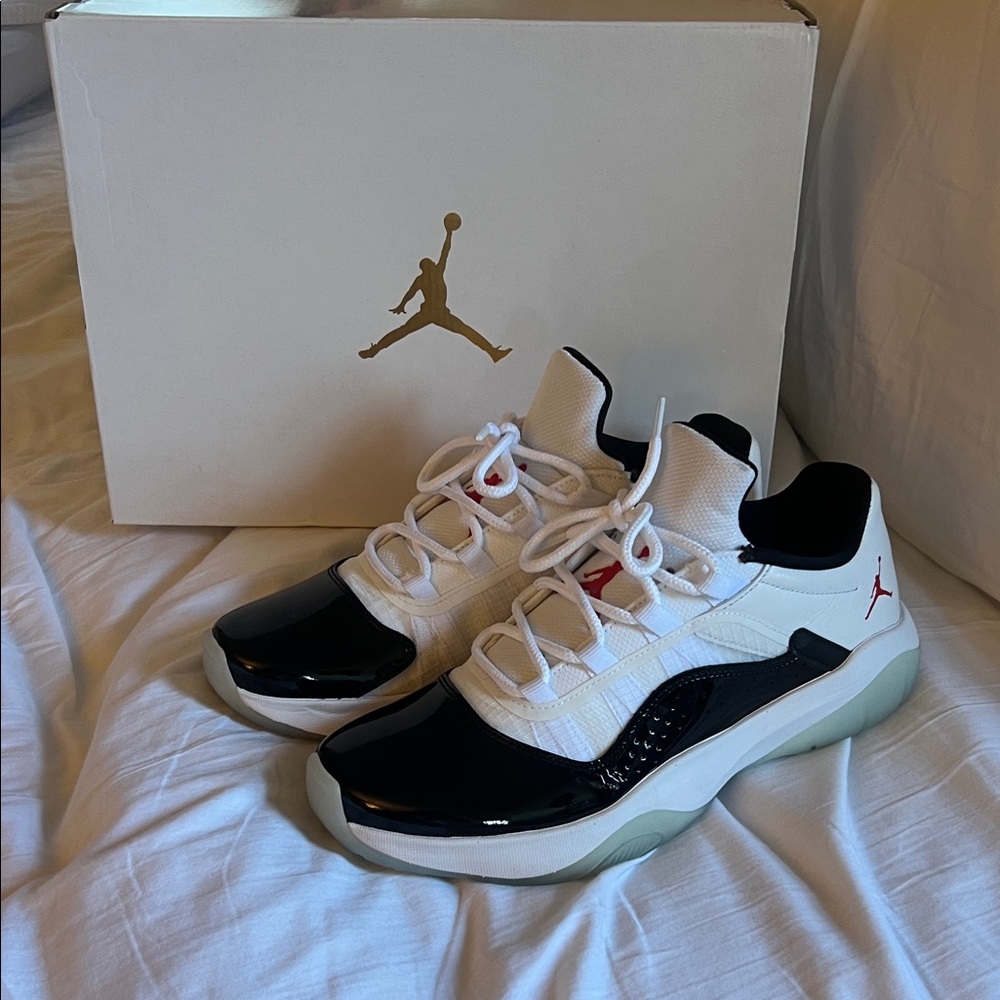 Womens Air Jordan 11 CMFT Low 9.5